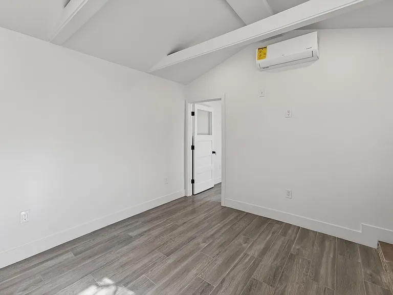 1616 S Norton Ave — Photo 3