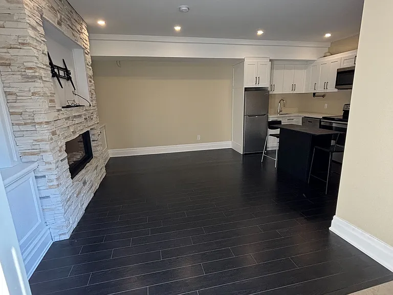 81 Chestnut Hills Pkwy #LOWER — Photo 5