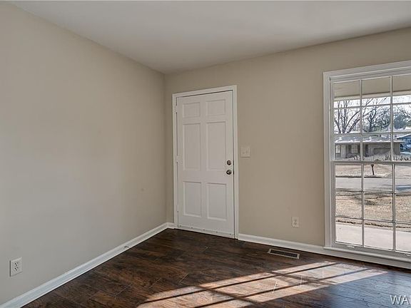 4th image of 6 Greenbriar