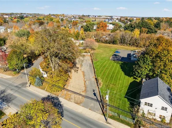 677 Union St, Fredericton, NB E3A 3N8