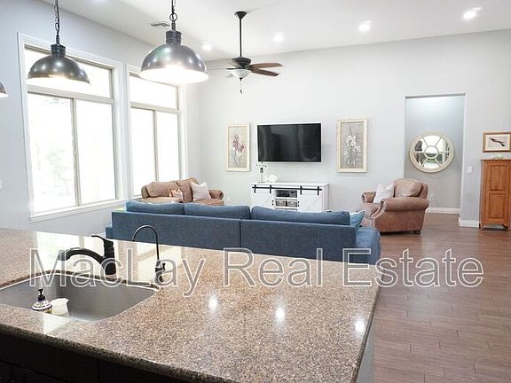 3rd image of 2910 E Wildhorse Dr