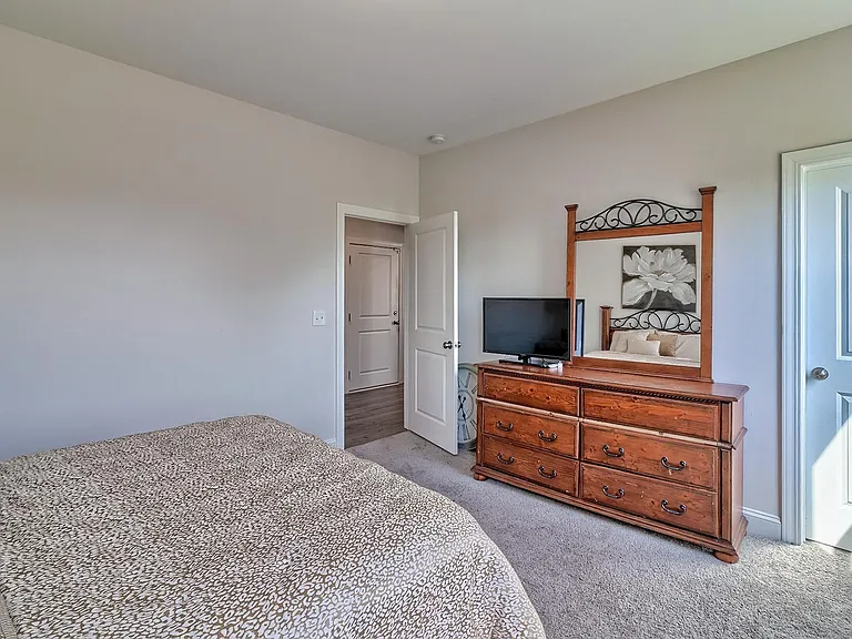 558 Mahonia Rd — Photo 24