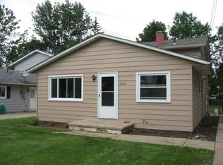 1054 Orchard Ave, Aurora, OH 44202