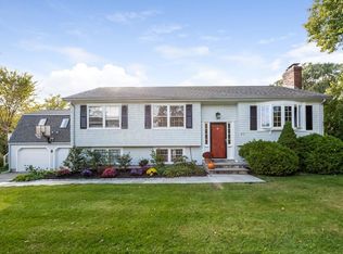 31 Grove St, Essex, MA 01929