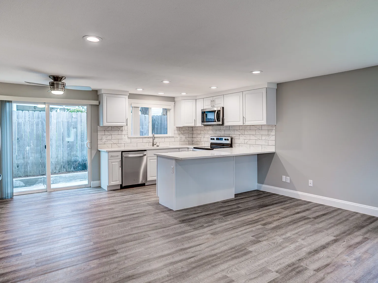 2 bed, 920 sqft, $1,895 — Photo 4
