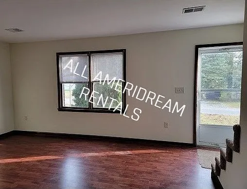 617 Maple St — Photo 4