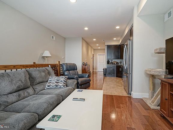 5th image of 1819-21 Wylie St #F