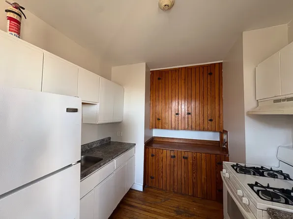 11 Grant St #8, Portland, ME 04101