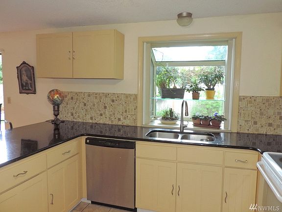 2nd image of 2033 Excelsior Dr SE
