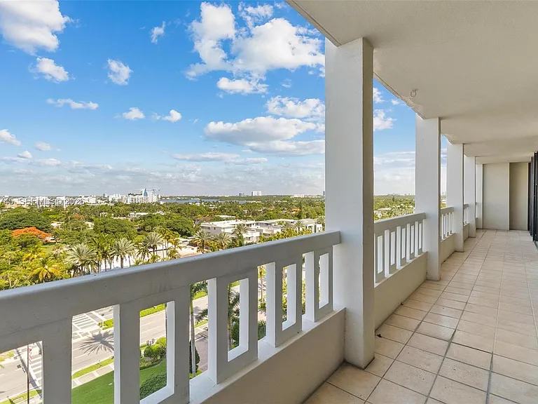 9801 Collins Ave #11O — Photo 19