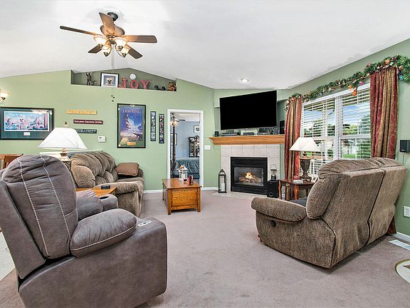 3rd image of 3642 Pristine Ave