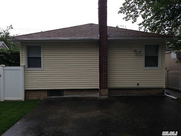 3rd image of 560 Nassau Blvd