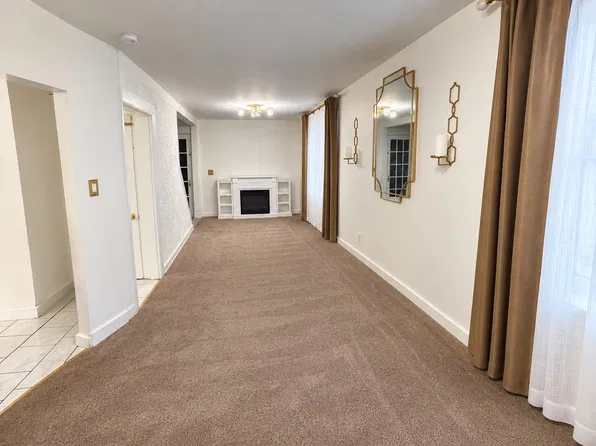 103 New St #103, Seymour, CT 06483
