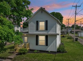 922 Pine St, Coshocton, OH 43812