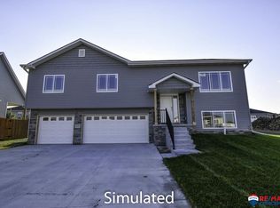 9740 Forest Glen Dr, Lincoln, NE 68526