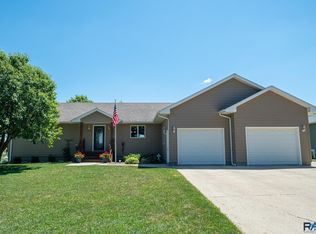 1110 N Division Ave, Madison, SD 57042