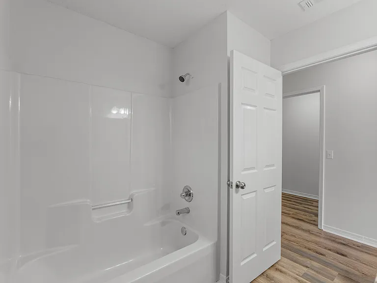 28 Easton St — Photo 29