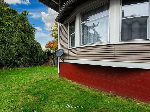 4th image of 647 Highland Ave