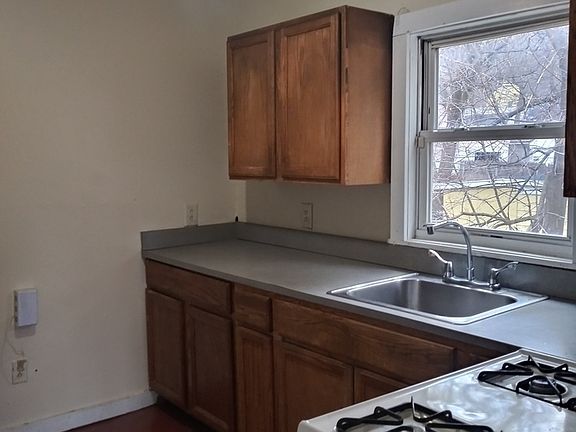 3rd image of 117 Maurice Ave