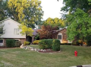 1728 Hiview Ct, Bloomfield Hills, MI 48302