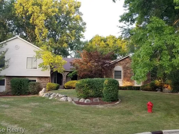 1728 Hiview Ct, Bloomfield Hills, MI 48302