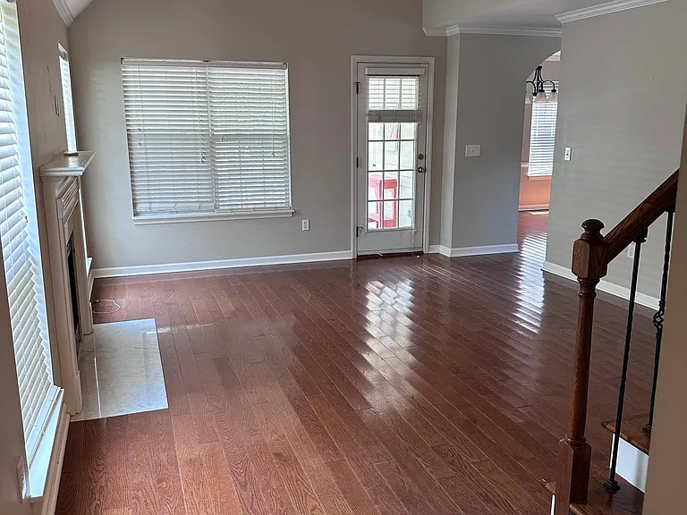 823 Harbor Place Dr — Photo 5