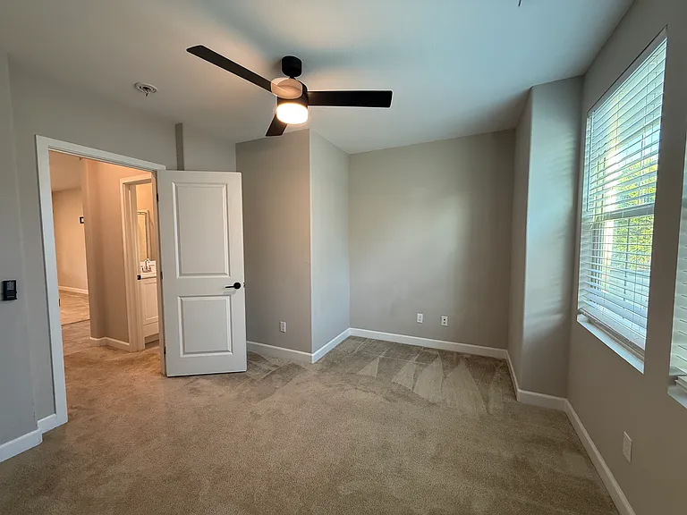 10110 Hercules Way — Photo 32