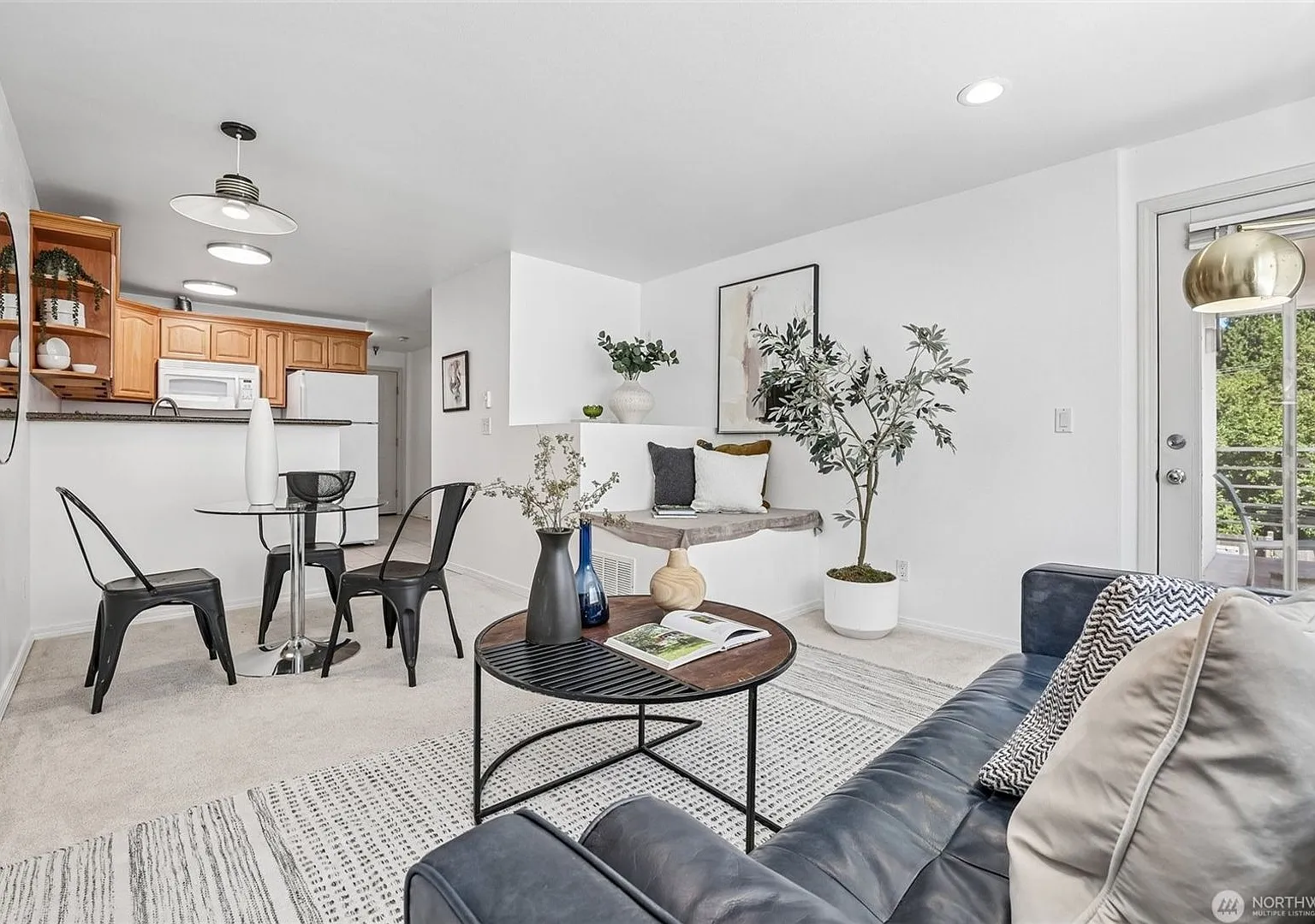 Bright & Spacious 1 Bedroom Roosevelt/UW Condo with Private Deck — Photo 1