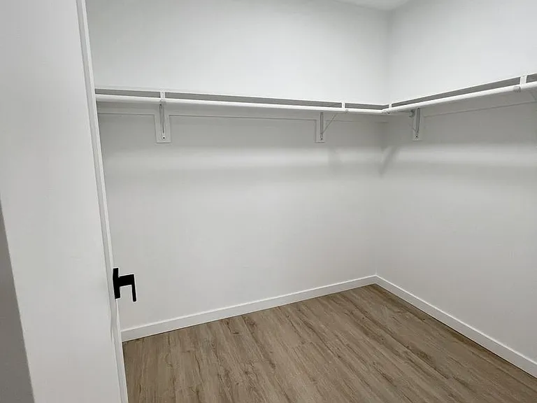 1577 N Fair Oaks Ave — Photo 7