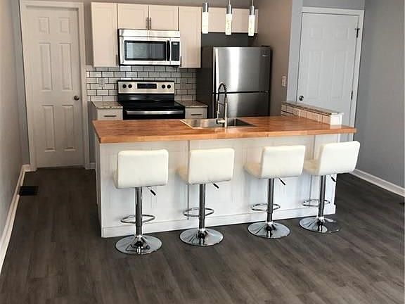 4th image of 303 Oak St #1