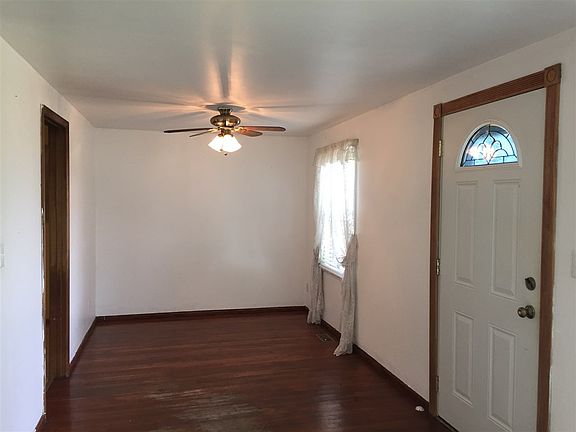 4th image of 19 Delores Ave