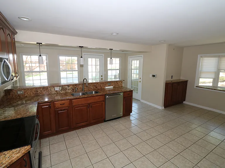 4589 Giles Ave — Photo 12