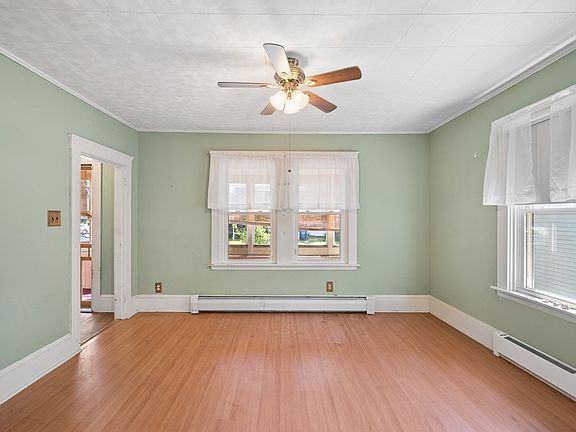 5th image of 256 Green St