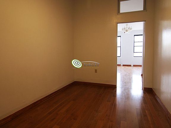 4th image of 70 Diamond St