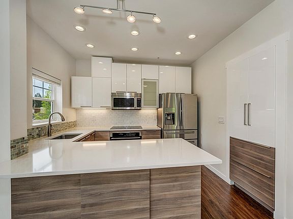 2nd image of 4315 Issaquah Pine Lake Rd SE Unit 1006