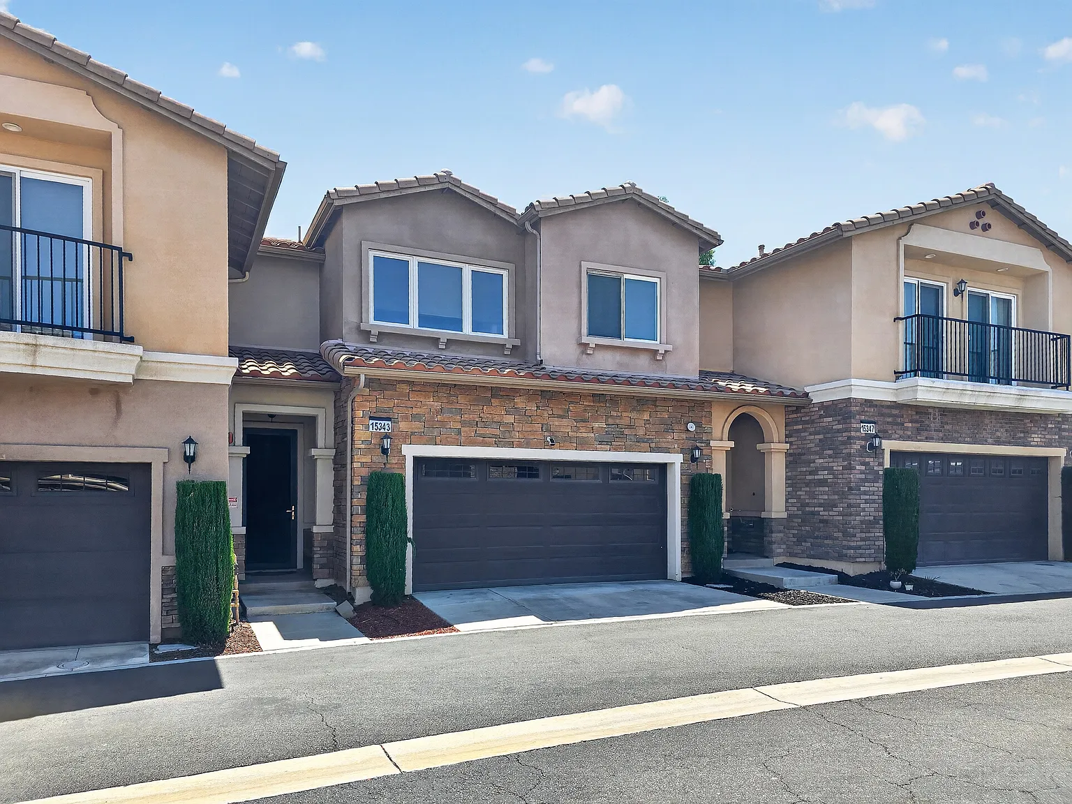 3 bed, 2.5 bath, 1590 sqft, $3,680 — Photo 2