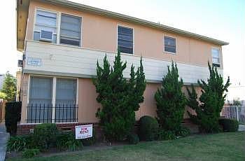 2nd image of 915 Gardenia Ave APT 1