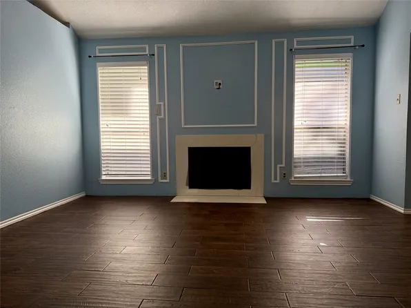 738 Red Oak Dr, Lewisville, TX 75067