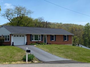 603 Landfair Dr, Vinton, VA