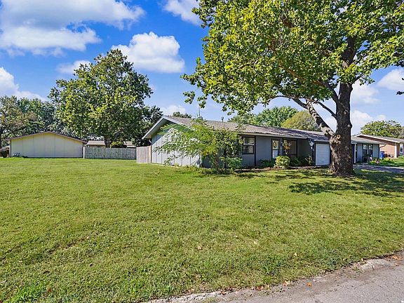 5th image of 3210 Rainier Dr