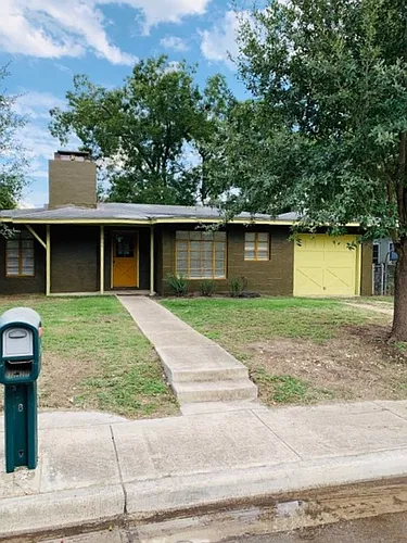 1064 Sycamore St Photo 1
