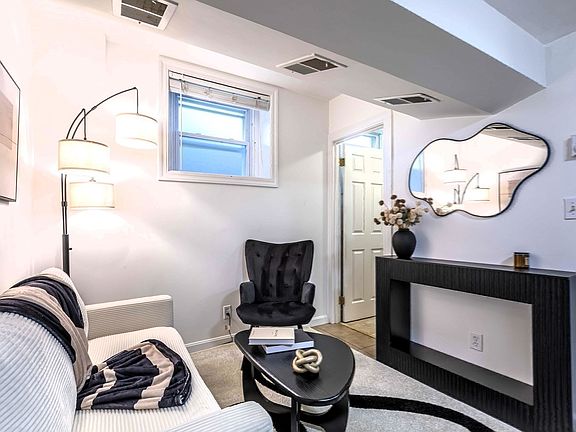 3rd image of 1 Dana St APT 2