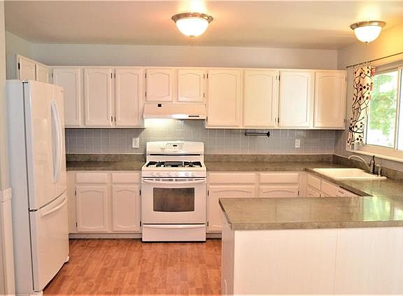 2nd image of 821 Torero Ln