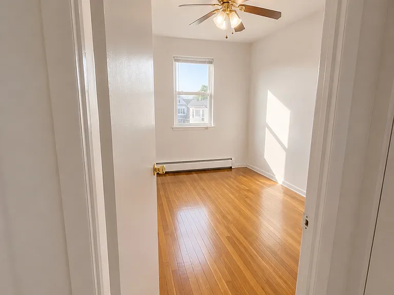 206 Bay 14th St #2 — Photo 3