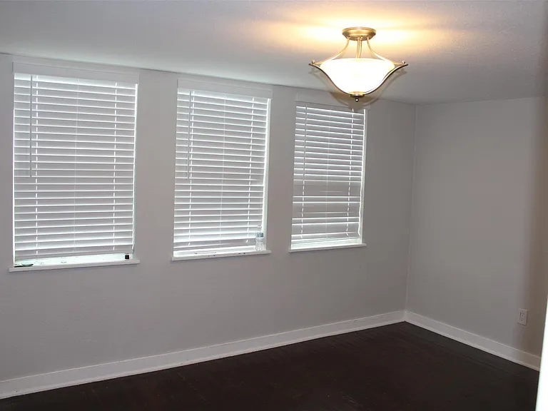 402 Granberry St — Photo 14