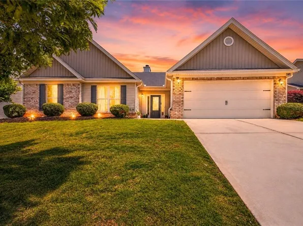 558 River Mist Cir, Jefferson, GA 30549