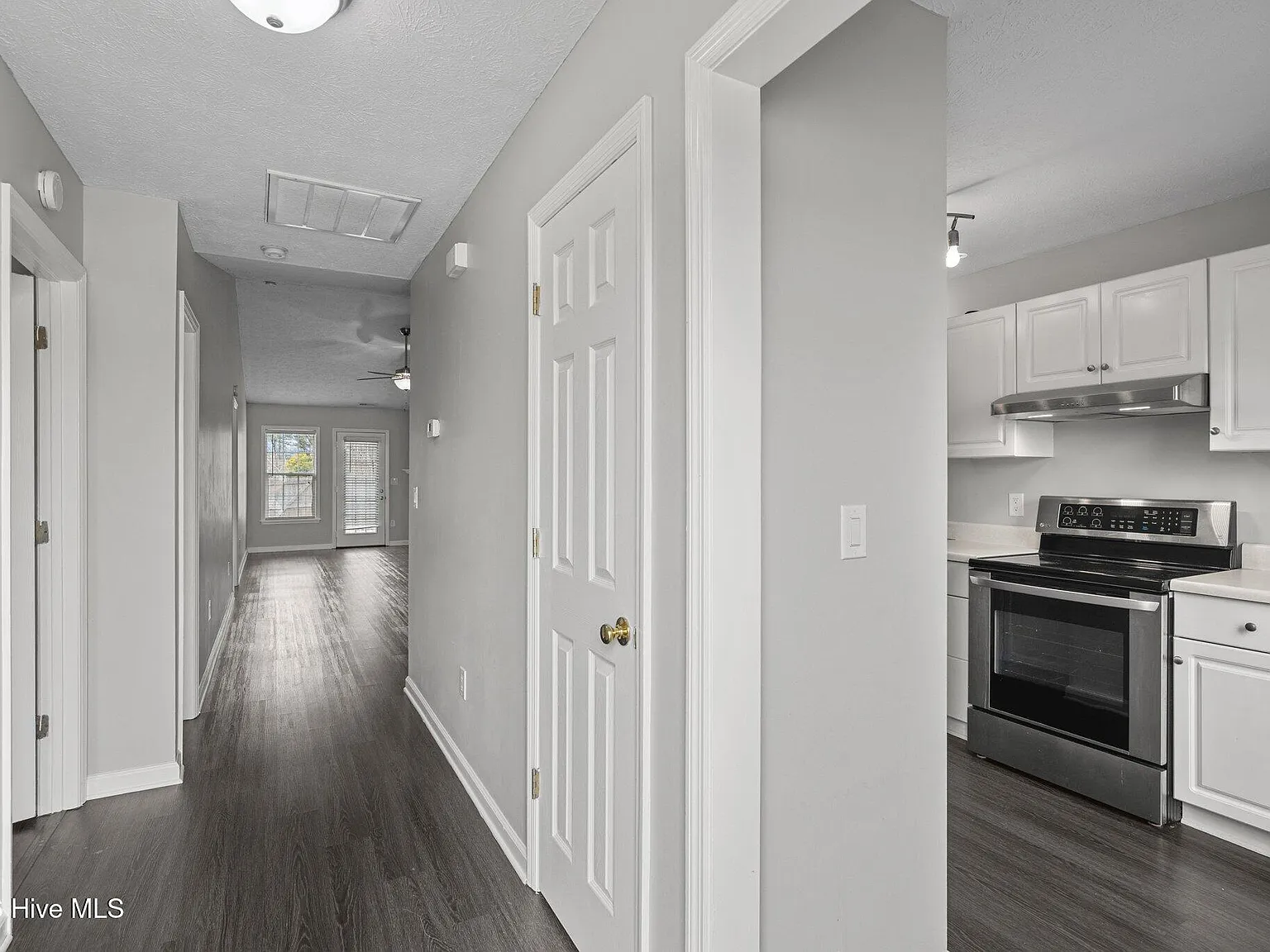 2 bed, 2.0 bath, 1092 sqft, $1,350 — Photo 2