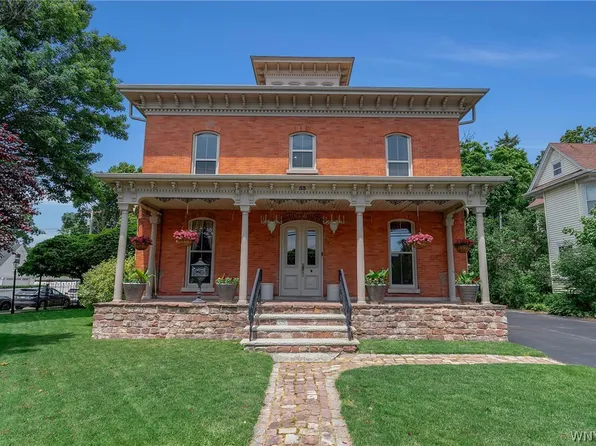 33 State St, Middleport, NY 14105
