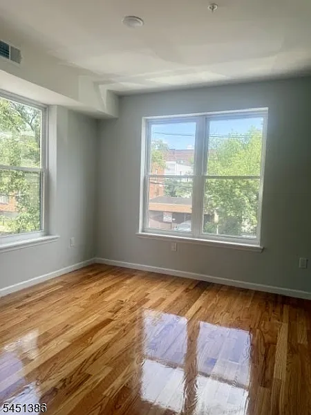 2 bed, 2.0 bath, 938 sqft, $2,400 — Photo 2