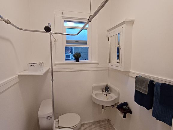 4th image of 1819 Bellevue Ave #303